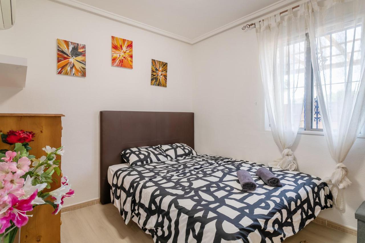 Rr Villa Monforte del Cid Luaran gambar
